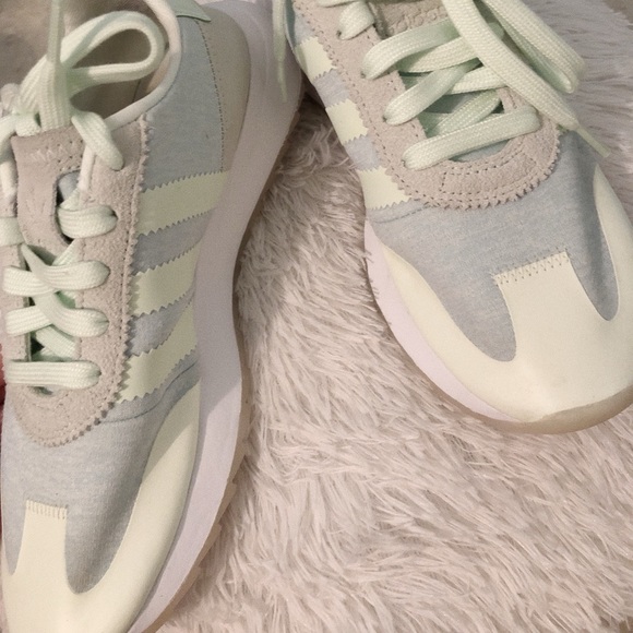 Tubular shadow J adidas shoes - Picture 3 of 3